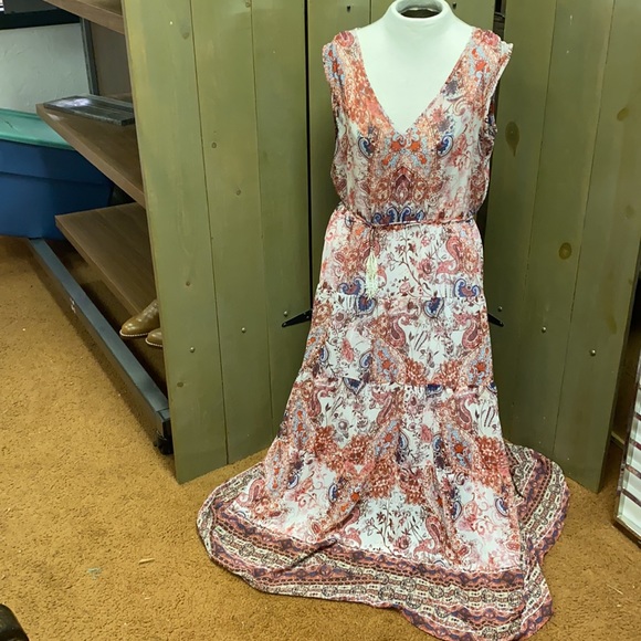 Signature Studio Dress. Size 12. Paisleys in pink. - Picture 5 of 8